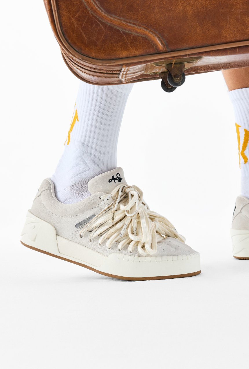 ANTA Hélà Style "Roots" Lifestyle Sneaker by Kyrie Irving Model Look