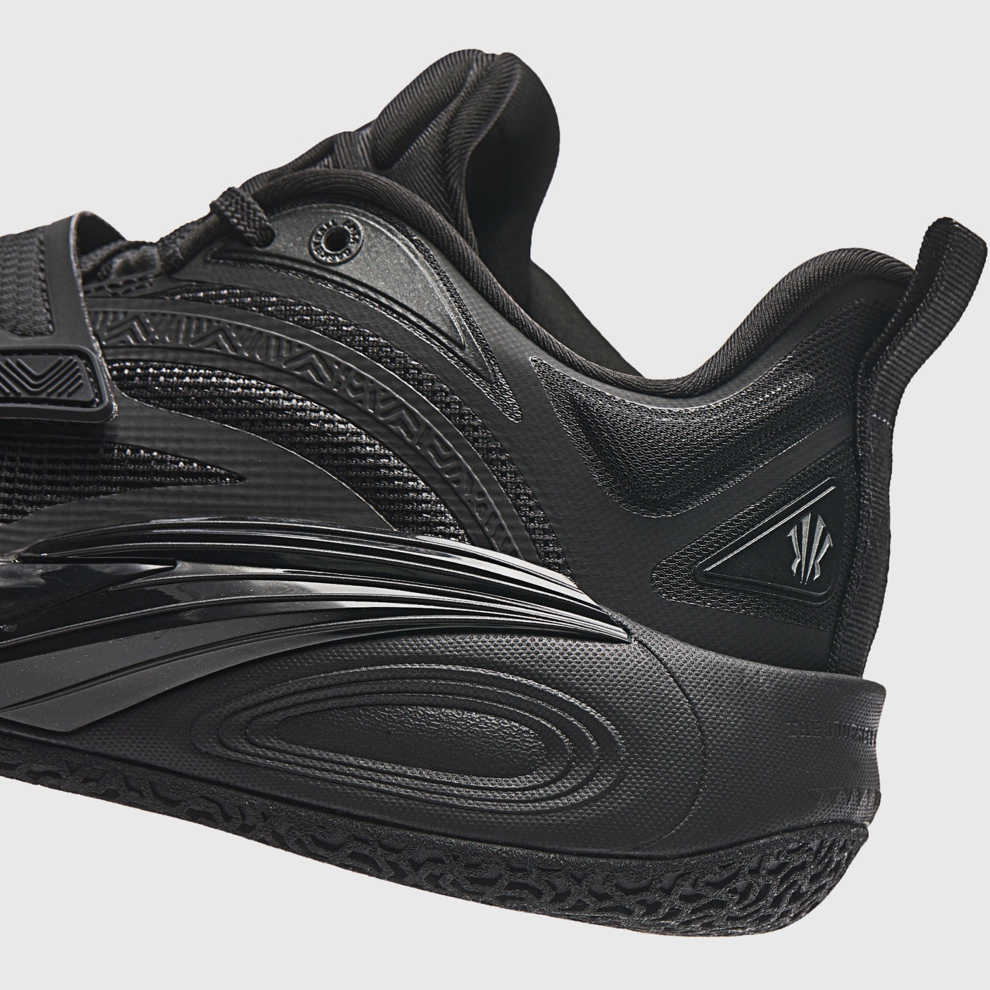 ANTA KAI 1 "Yin" basketball shoes by Kyrie Irving