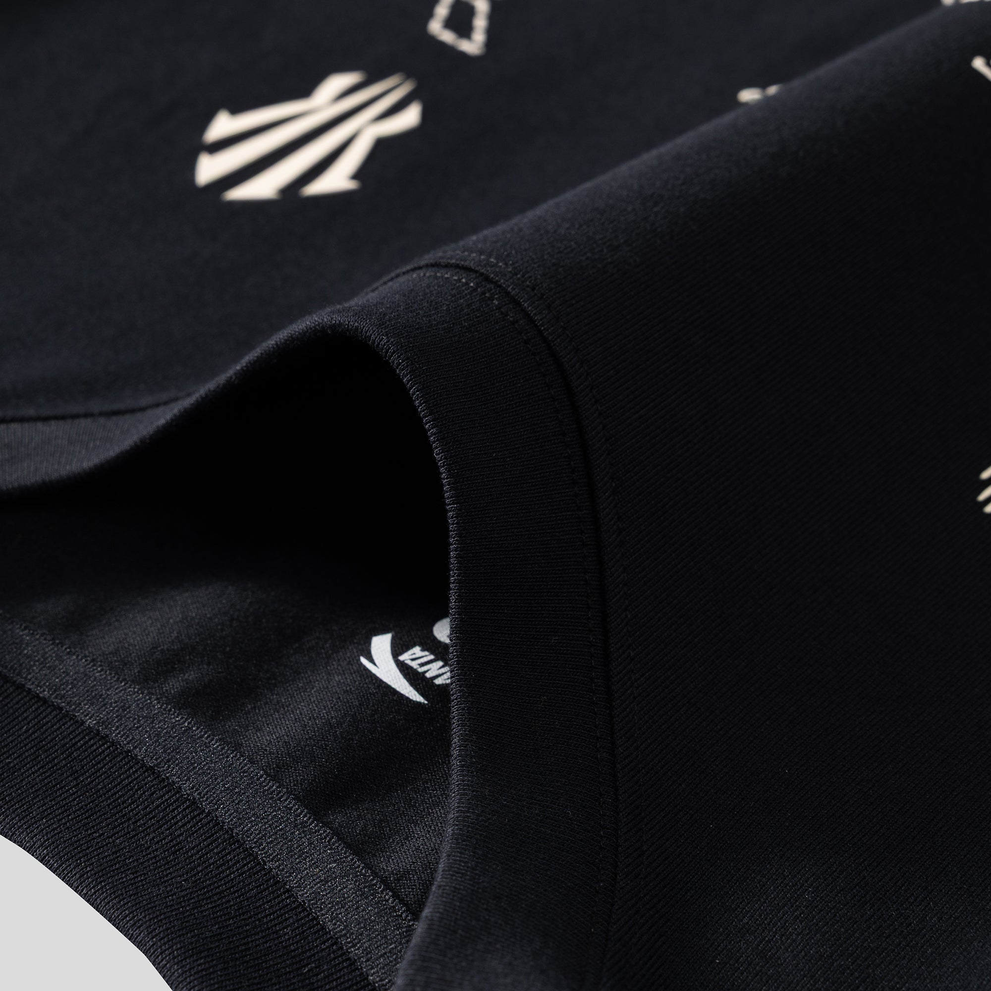 ANTA KAI Long-Sleeve Tee